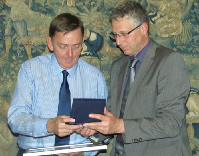 Beigeordneter Peter Kiefer mit Newhams Bürgermeister Sir Robin Wales (l.)